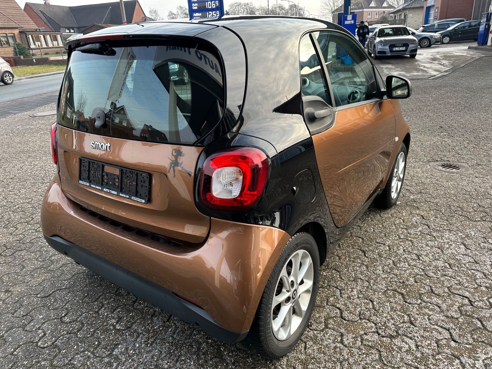 Fahrzeugabbildung Smart ForTwo coupe Pano/SHZG/GJR/Audio/hazelbrown