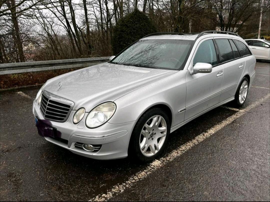 Mercedes-Benz E280 2006 — вигляд ззаду