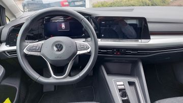 Fahrzeugabbildung Volkswagen Golf VIII Variant 1.0 eTSI Life