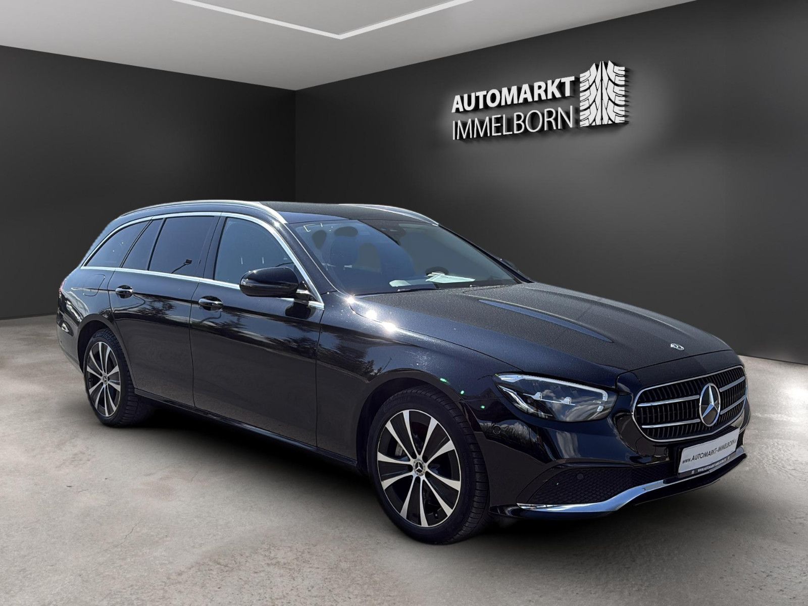 Mercedes E 300 2021, 2.0 hibrīds, Automāts, Universāls, Melns — Latvijā