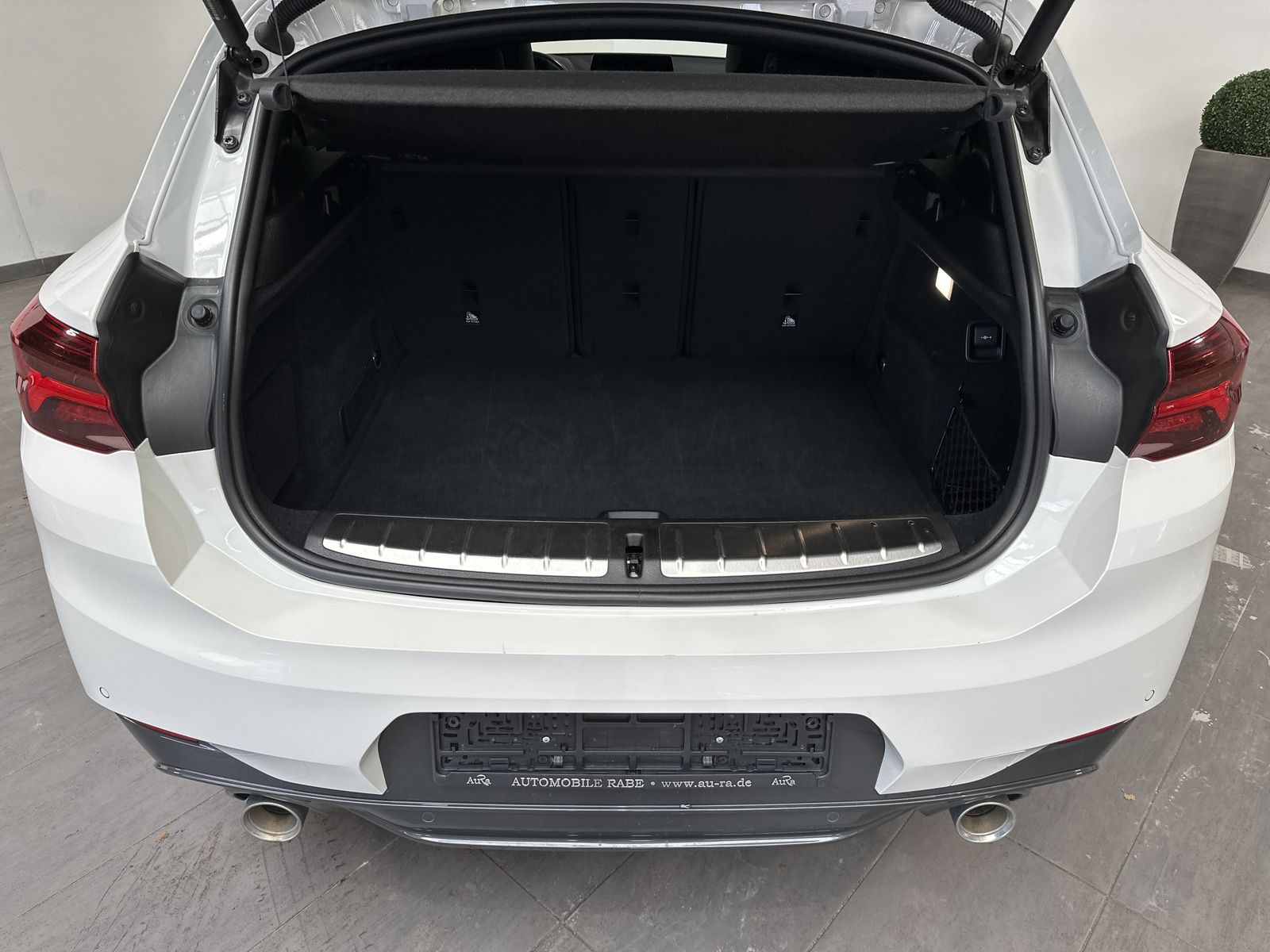 Fahrzeugabbildung BMW X2 xDrive20d M-Sport NAV+LED+AHK+PANO+KAM+19ZOLL