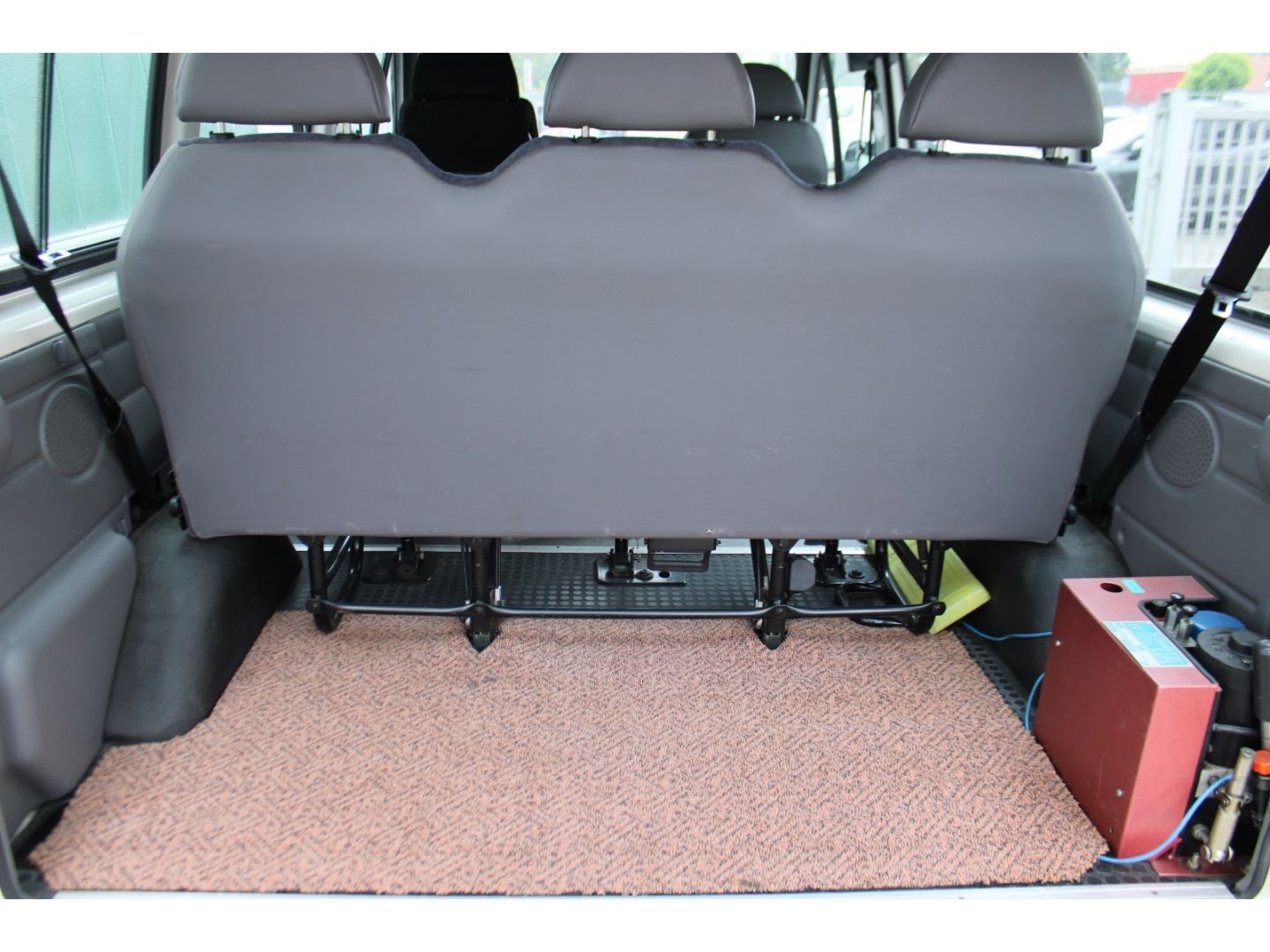 Fahrzeugabbildung Ford Transit Kombi 2.5 FT 100 Behindertengerecht Roll