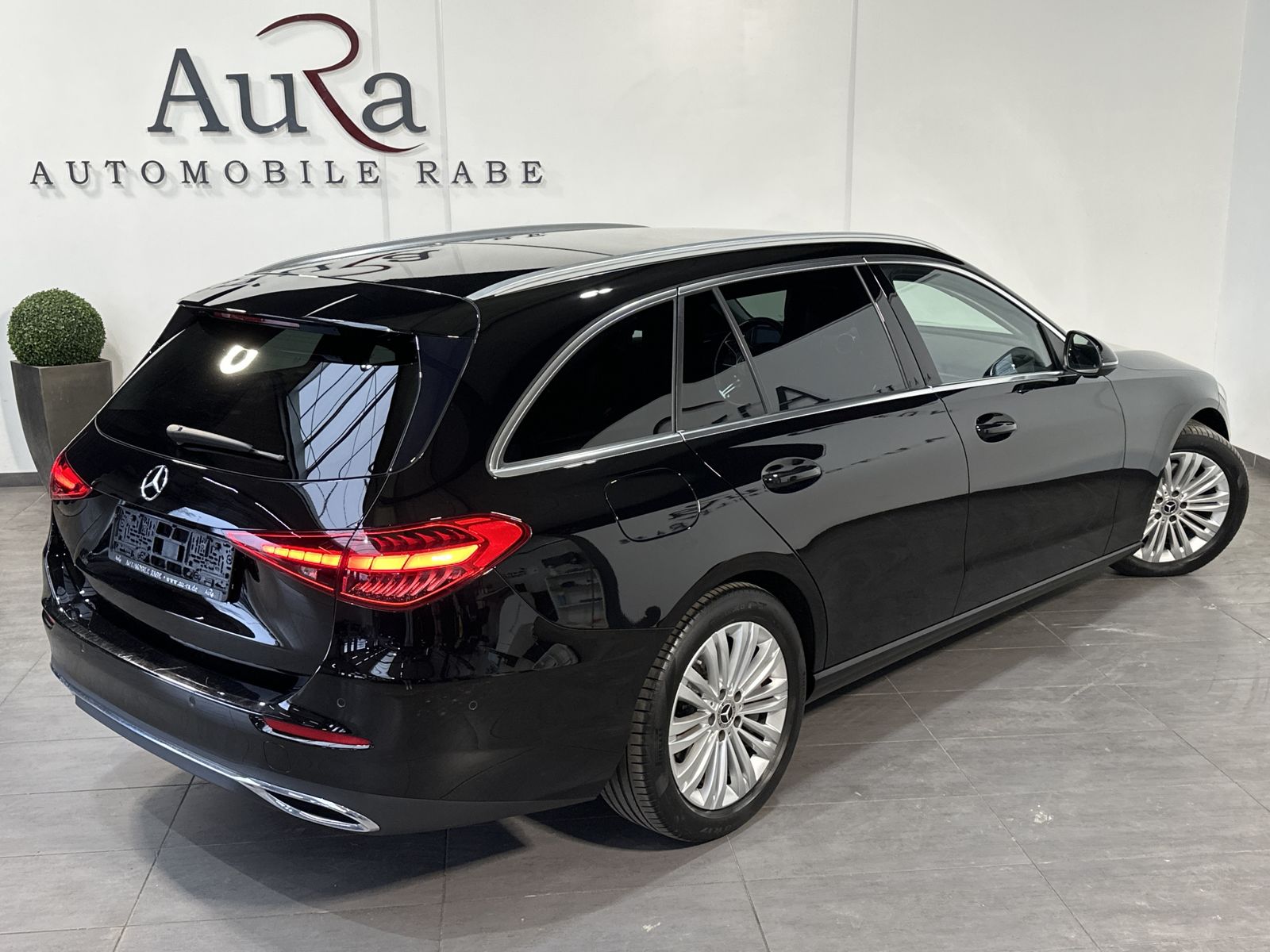 Fahrzeugabbildung Mercedes-Benz C 220d T Avantgarde NAV+LED+KAM+VCOCKPIT+CARPLAY