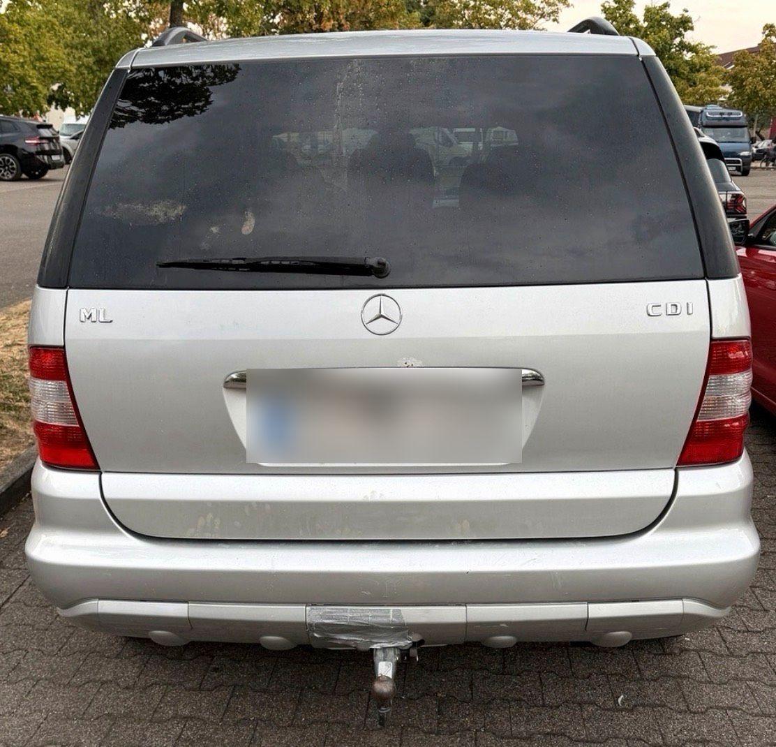 Mercedes-Benz ML270 2004 — rear view