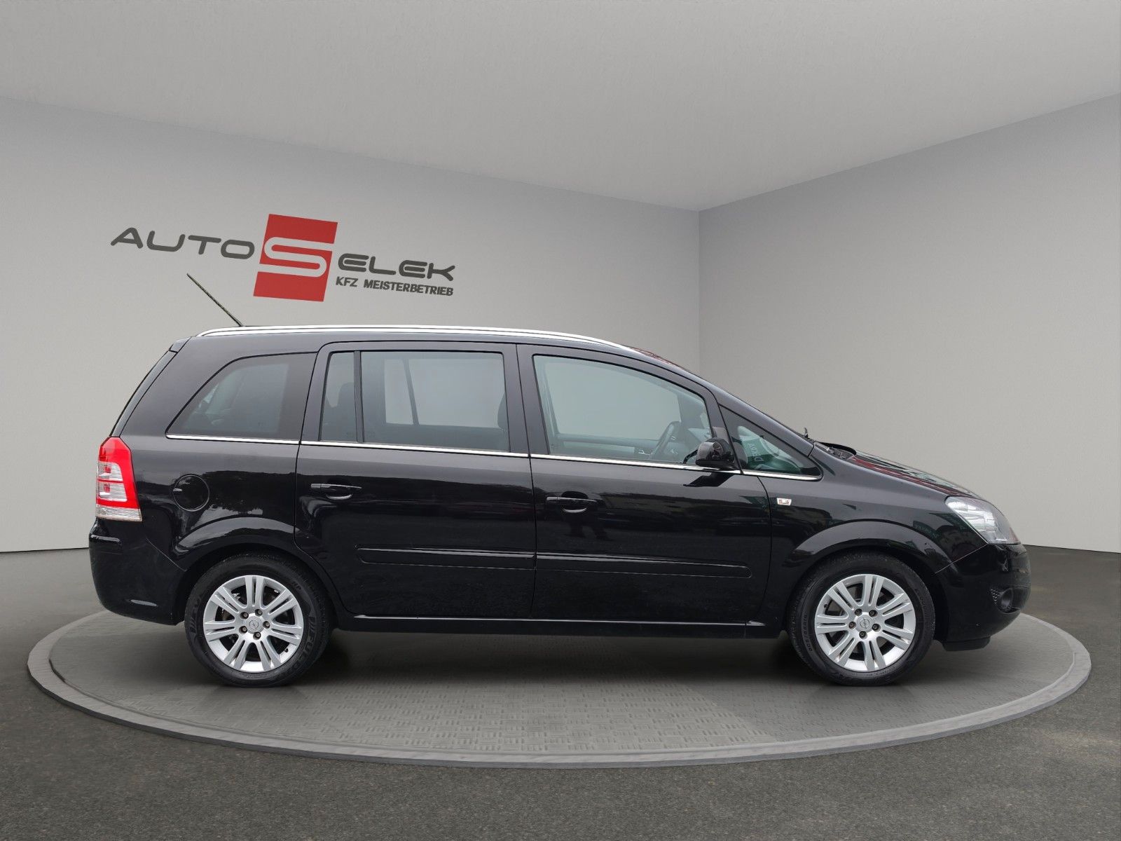 Fahrzeugabbildung Opel Zafira B Innovation "110 Jahre" 7-Sitzer 1.Hand