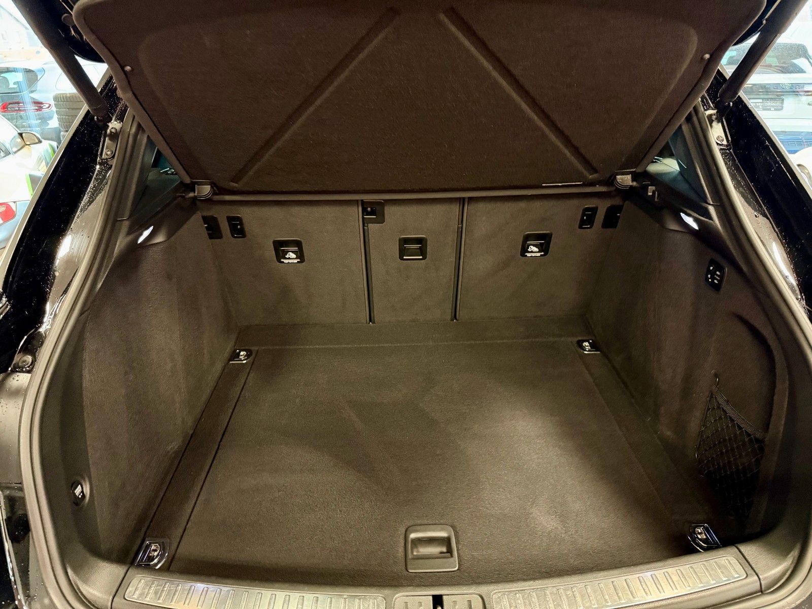 Fahrzeugabbildung Porsche Macan Turbo Luftfederung/AHK/Keyless/ACC