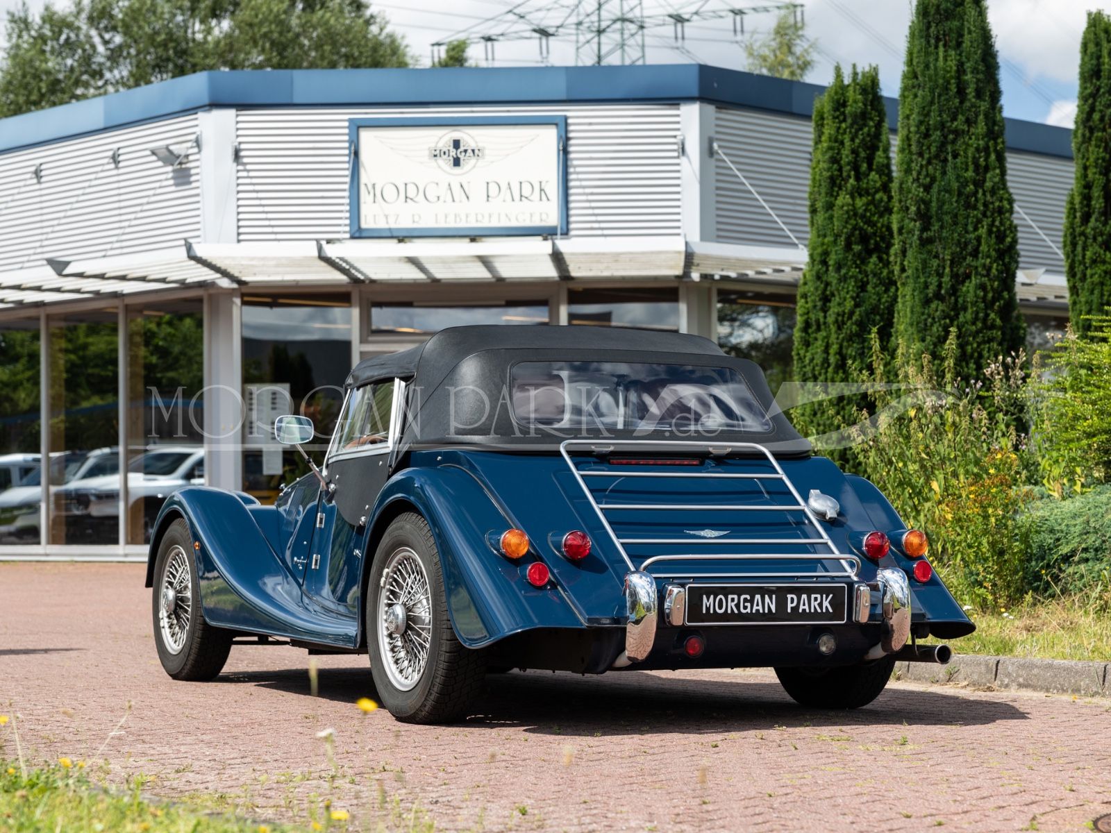 Fahrzeugabbildung Morgan 4/4 *Sport Blue / Yarwood Honey*