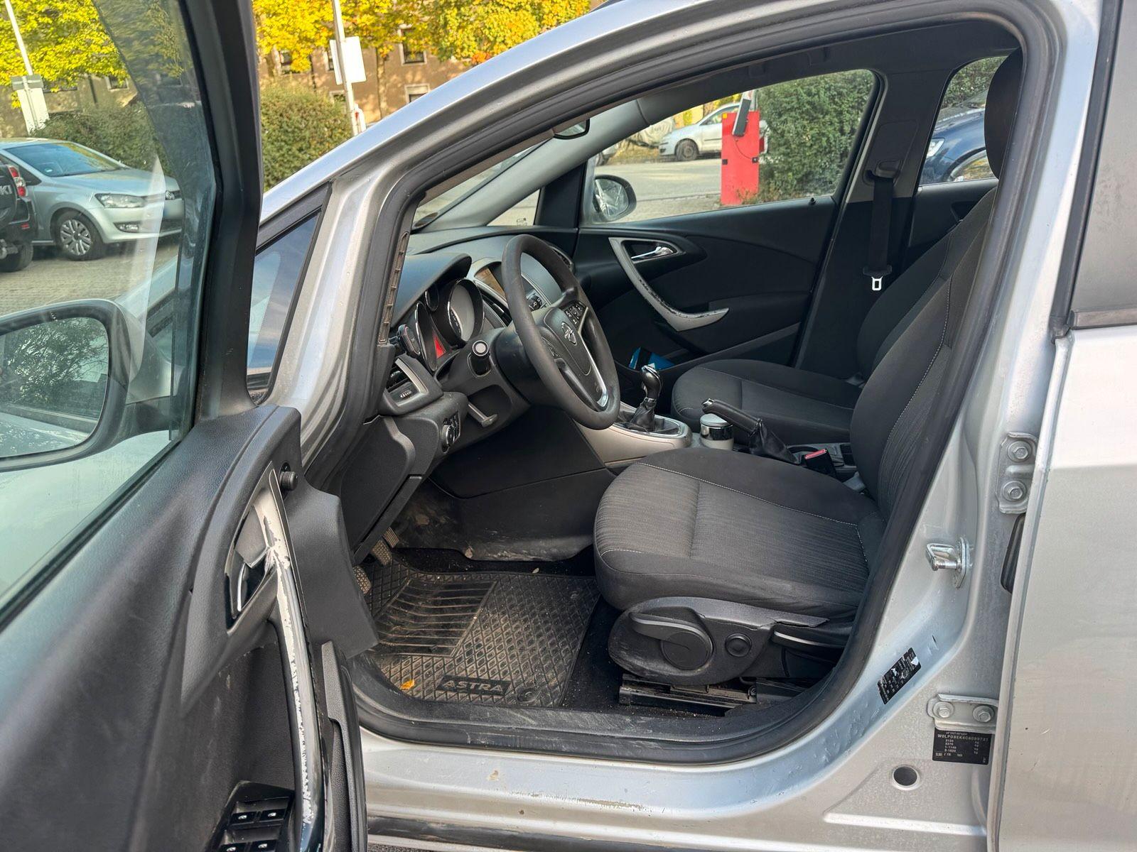 Opel Astra 2012 — photo 9
