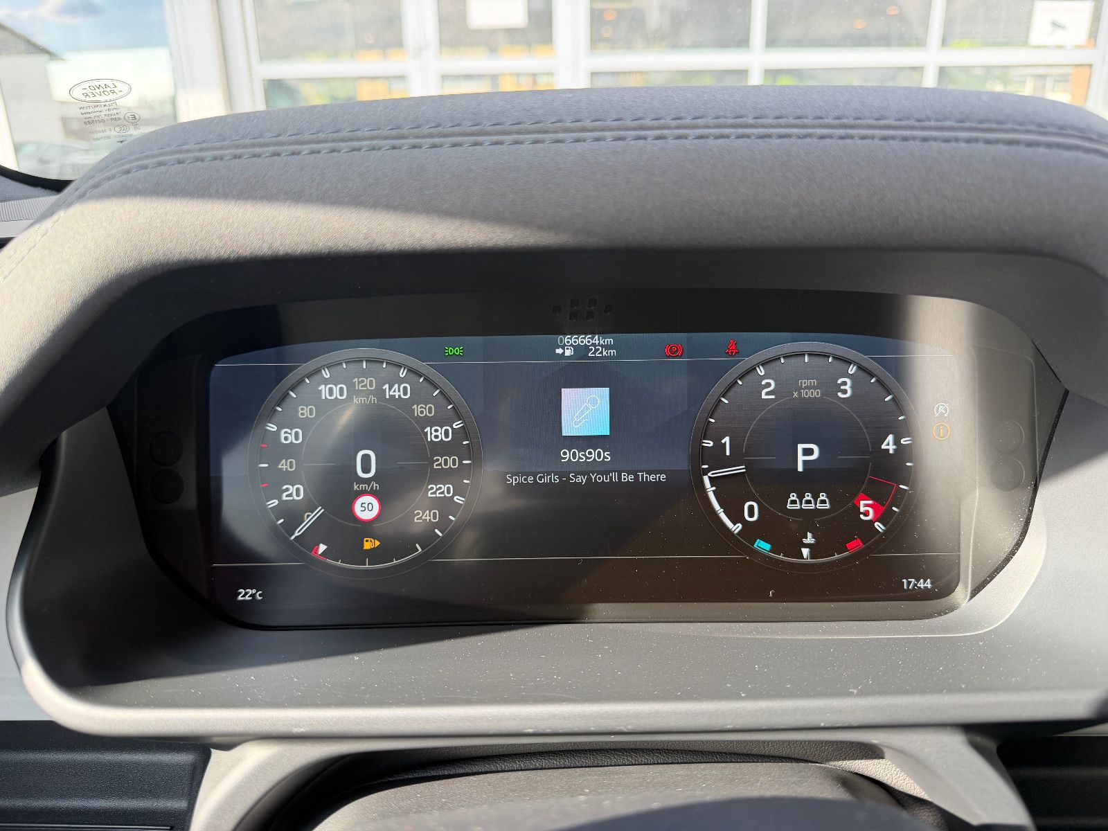 Fahrzeugabbildung Land Rover Defender 110 XS Edition/PANO/AHK/MERIDIAN/3D-KAM
