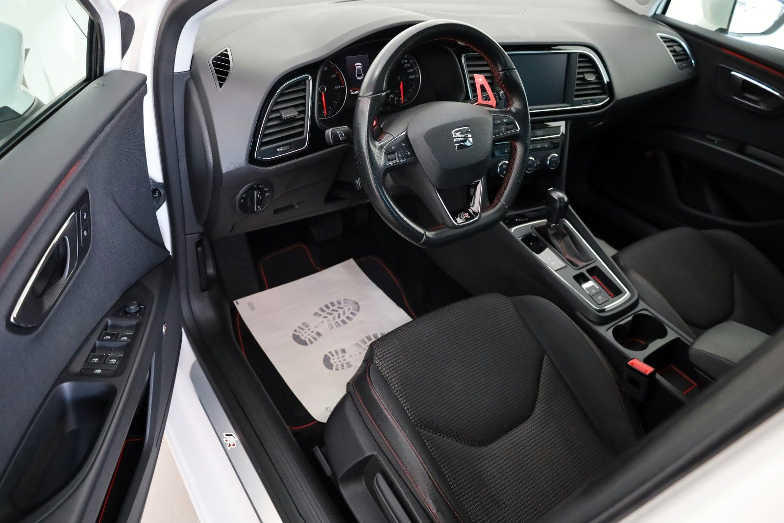 Fahrzeugabbildung SEAT Leon FR T.Leder,Navi,LED,ACC,Apple CarPlay,SD,SH