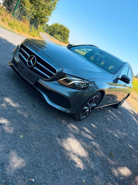 Image of Mercedes-Benz E 220