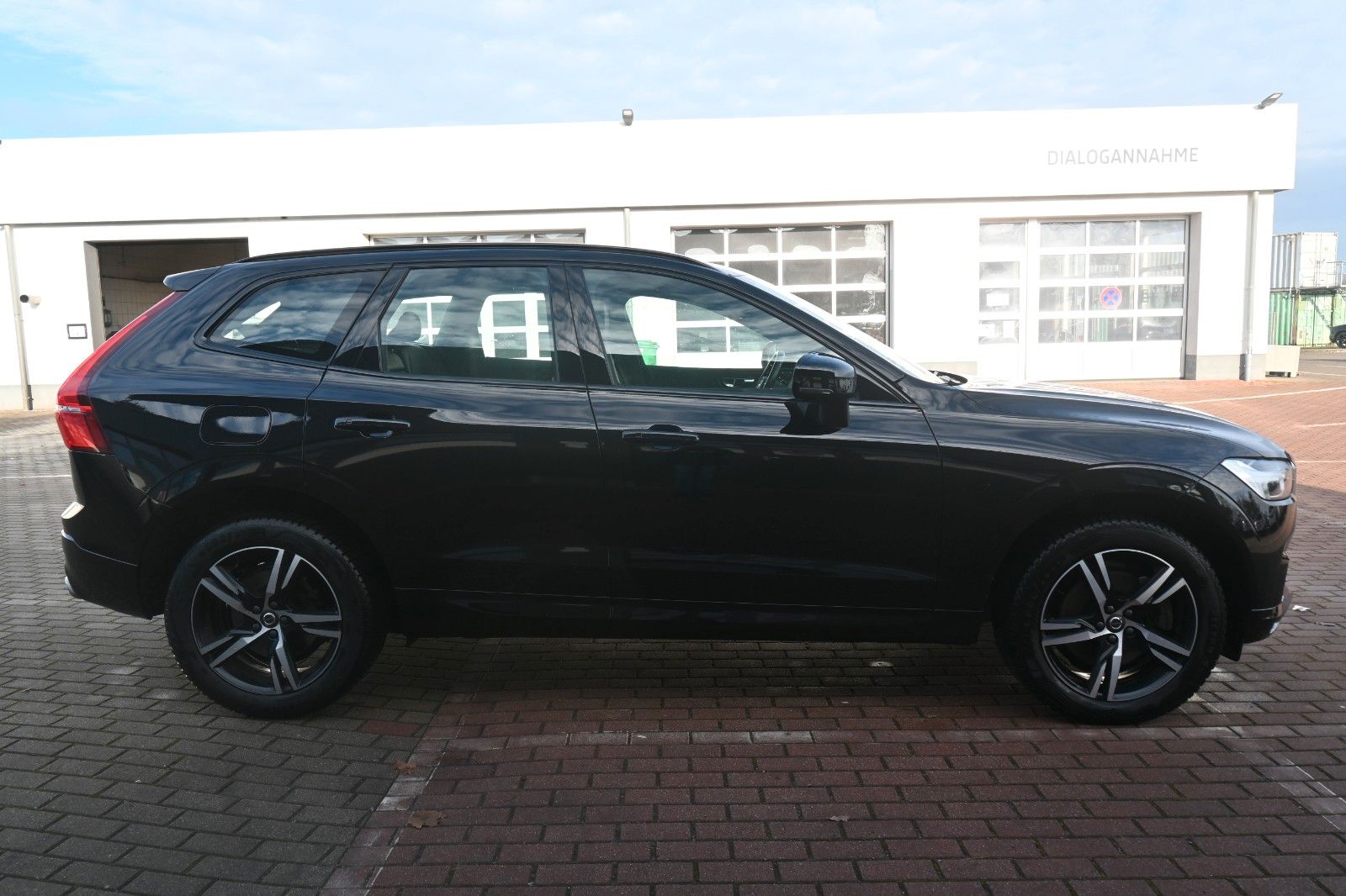 Fahrzeugabbildung Volvo XC60 B4 D Autom AWD R-Design*STDHZG*RFK*ACC