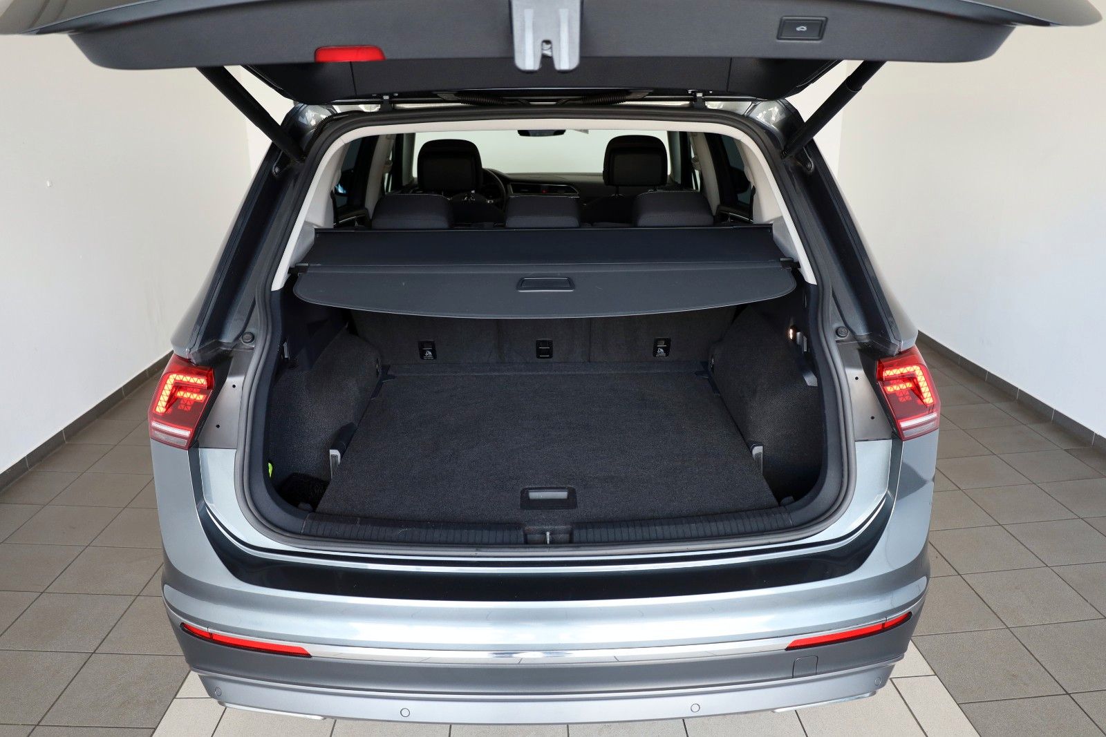 Fahrzeugabbildung Volkswagen Tiguan Allspace Highline 4M Navi,LED,ACC,abn.AHK