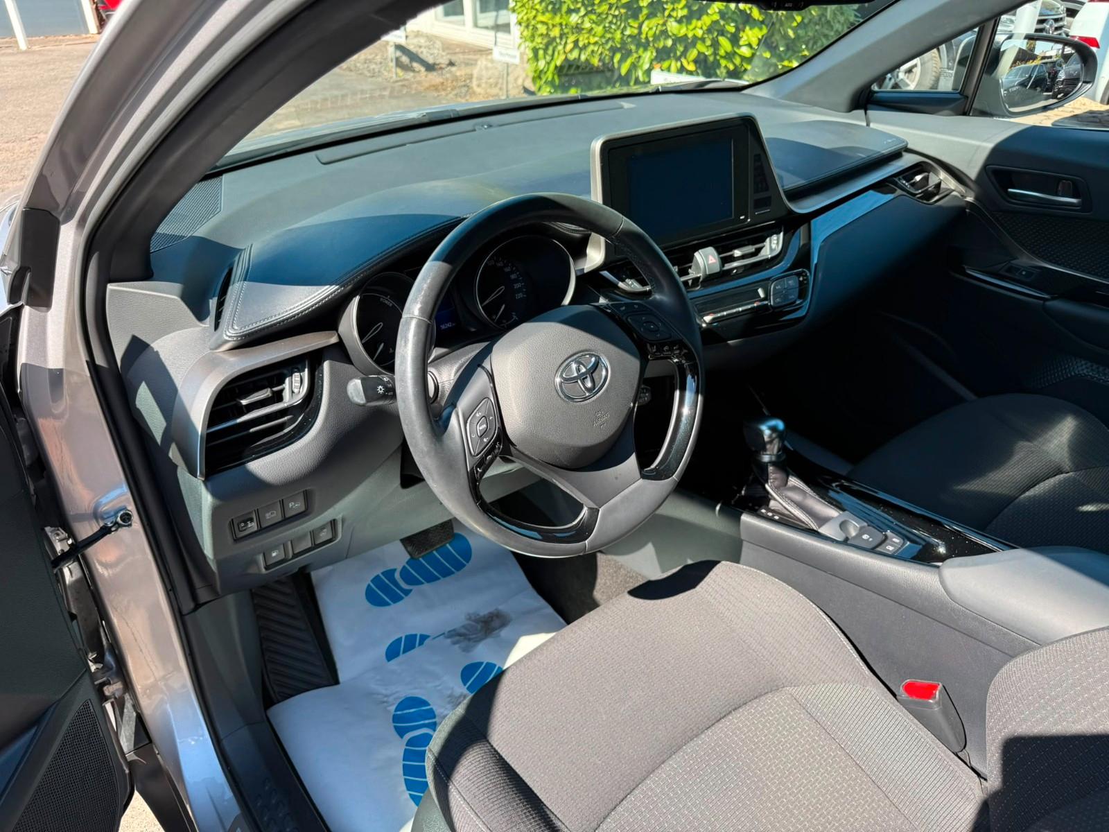 Toyota C-HR Hybrid Team D