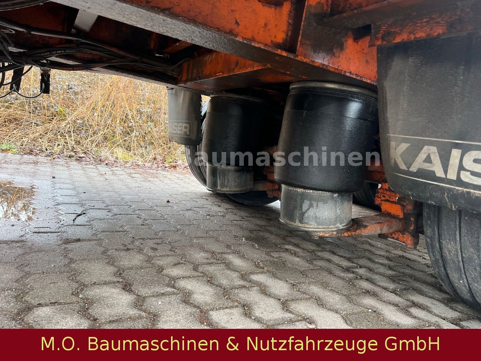Fahrzeugabbildung Kaiser S450 / Hydr. Rampen / 3 Achser / Luft