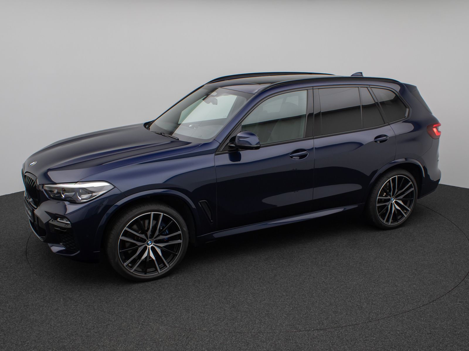 Fahrzeugabbildung BMW X5 M50i Panorama 360° DAB H/K AHK Komfort 22Zoll