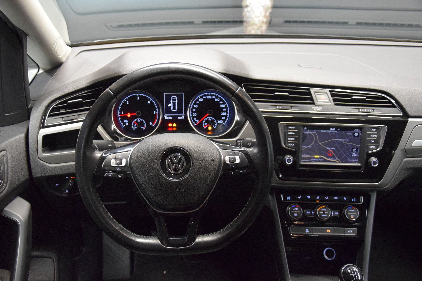 Fahrzeugabbildung Volkswagen Touran Comfortline 7-Sitzer Massage LED Kamera