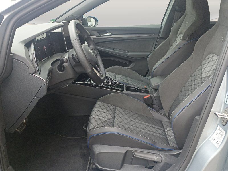 Fahrzeugabbildung Volkswagen Golf VIII 1.5 eTSI DSG R-Line