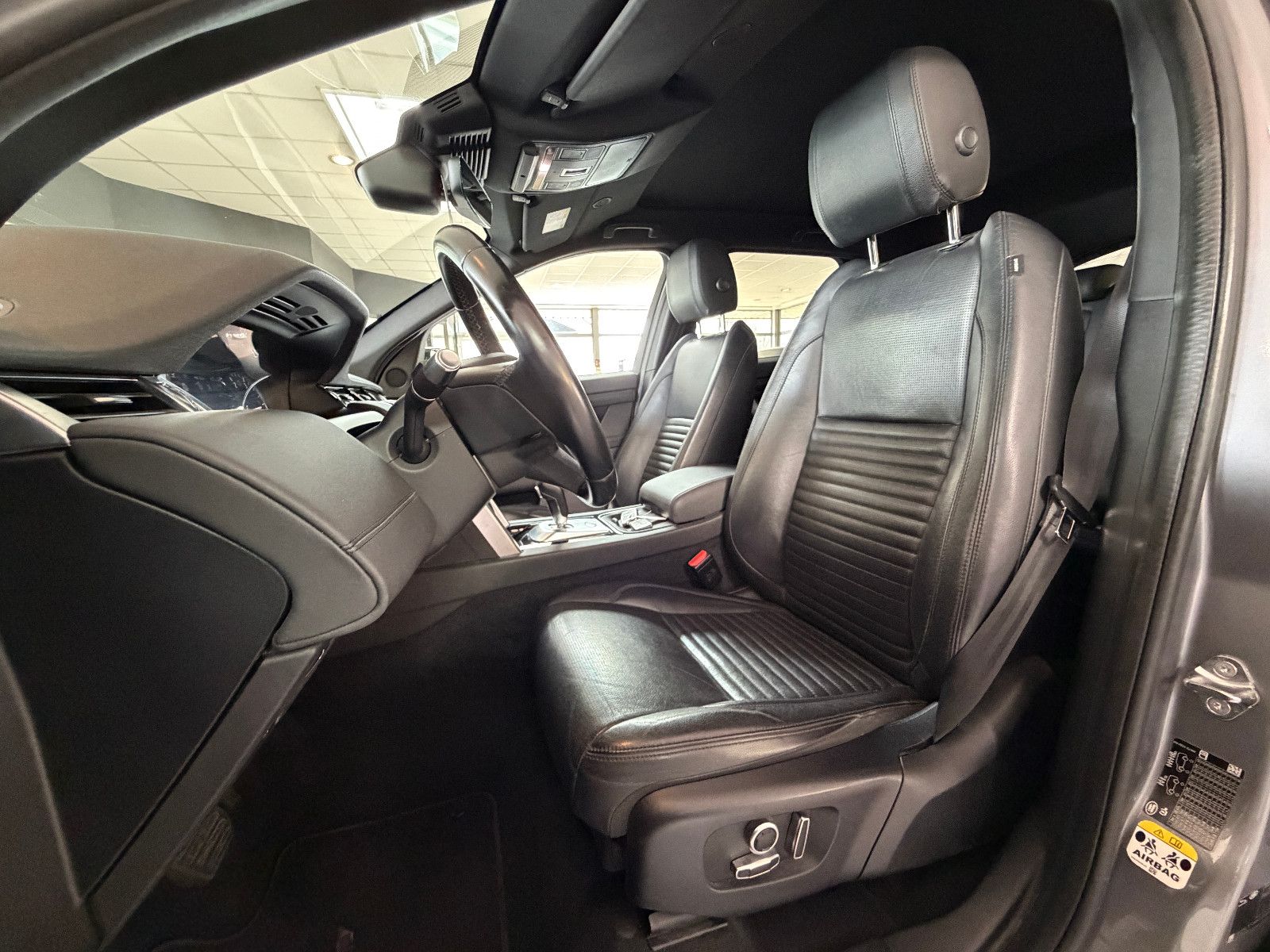 Fahrzeugabbildung Land Rover Discovery Sport AWD D200/360''KAM/LEDER/PANORAMA