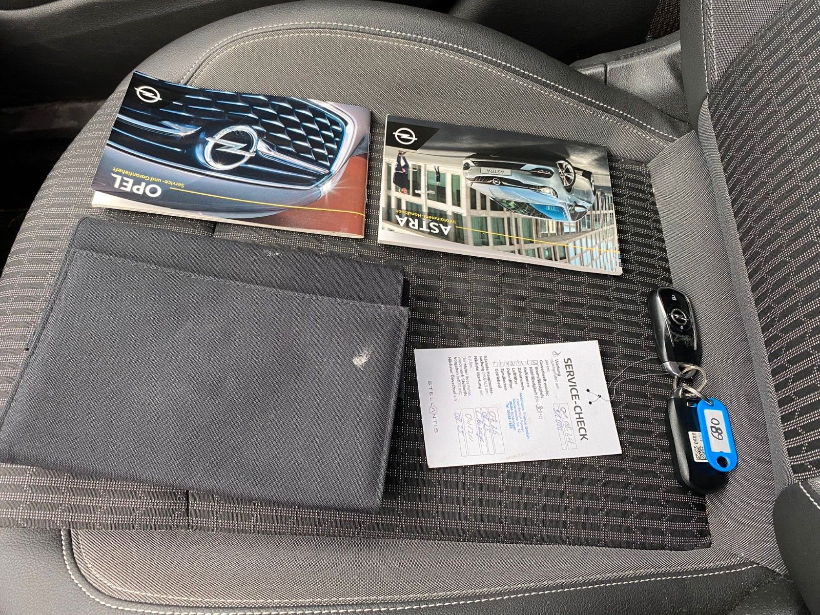 Fahrzeugabbildung Opel Astra K ST 1.5D ELEGANCE NAVI/LED/KAMERA/SH/DAB+