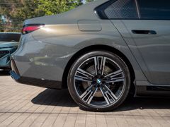 BMW M760 – 9 / 32