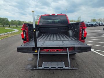 Ford F 150 Lightning Flash grosse Batterie im Vorlauf
