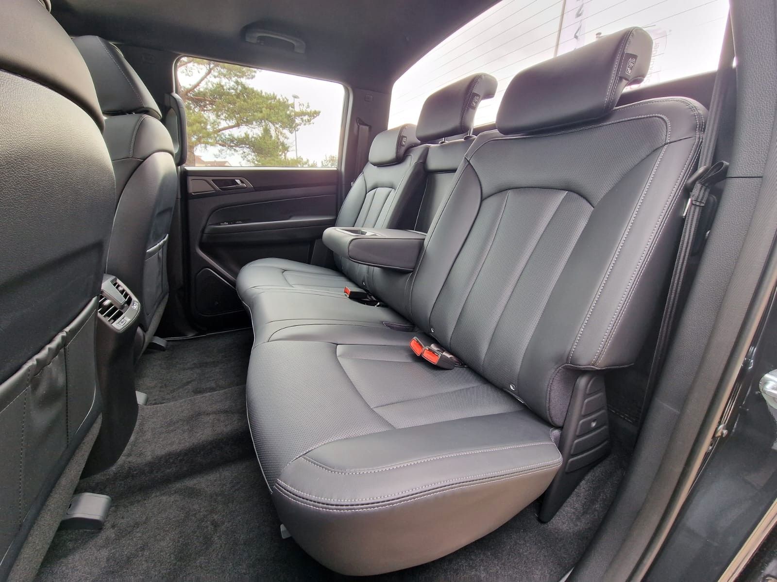 Fahrzeugabbildung Ssangyong Musso Grand 2.2d AT 4x4 BLACK XENON+SD+DIFFSPERR