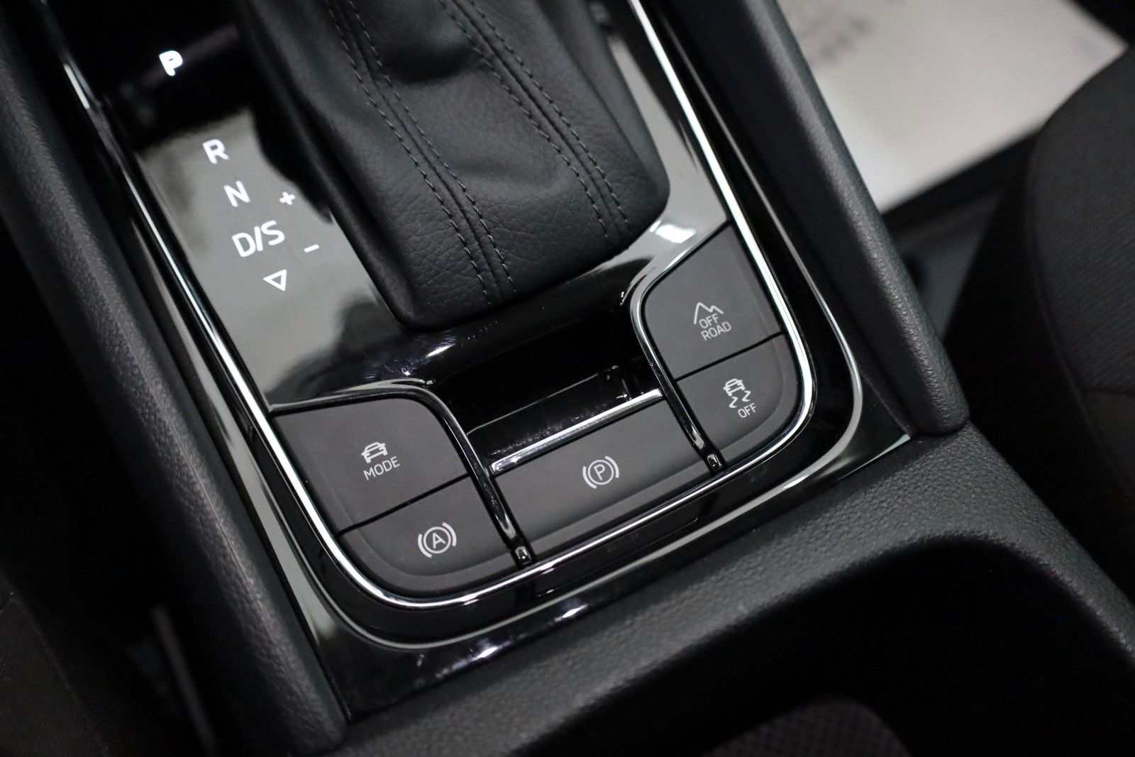 Fahrzeugabbildung SKODA Kodiaq Drive 125 4x4 7 Si,Navi,LED,ACC,AHK,SR+WR