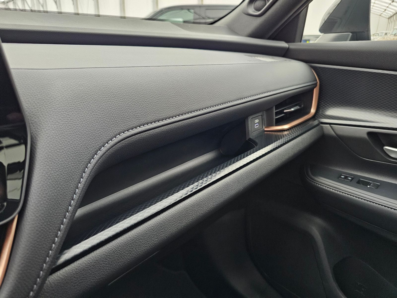 Fahrzeugabbildung Toyota GRAND Platinum Max T1: 68.000 EURO Stock !!!