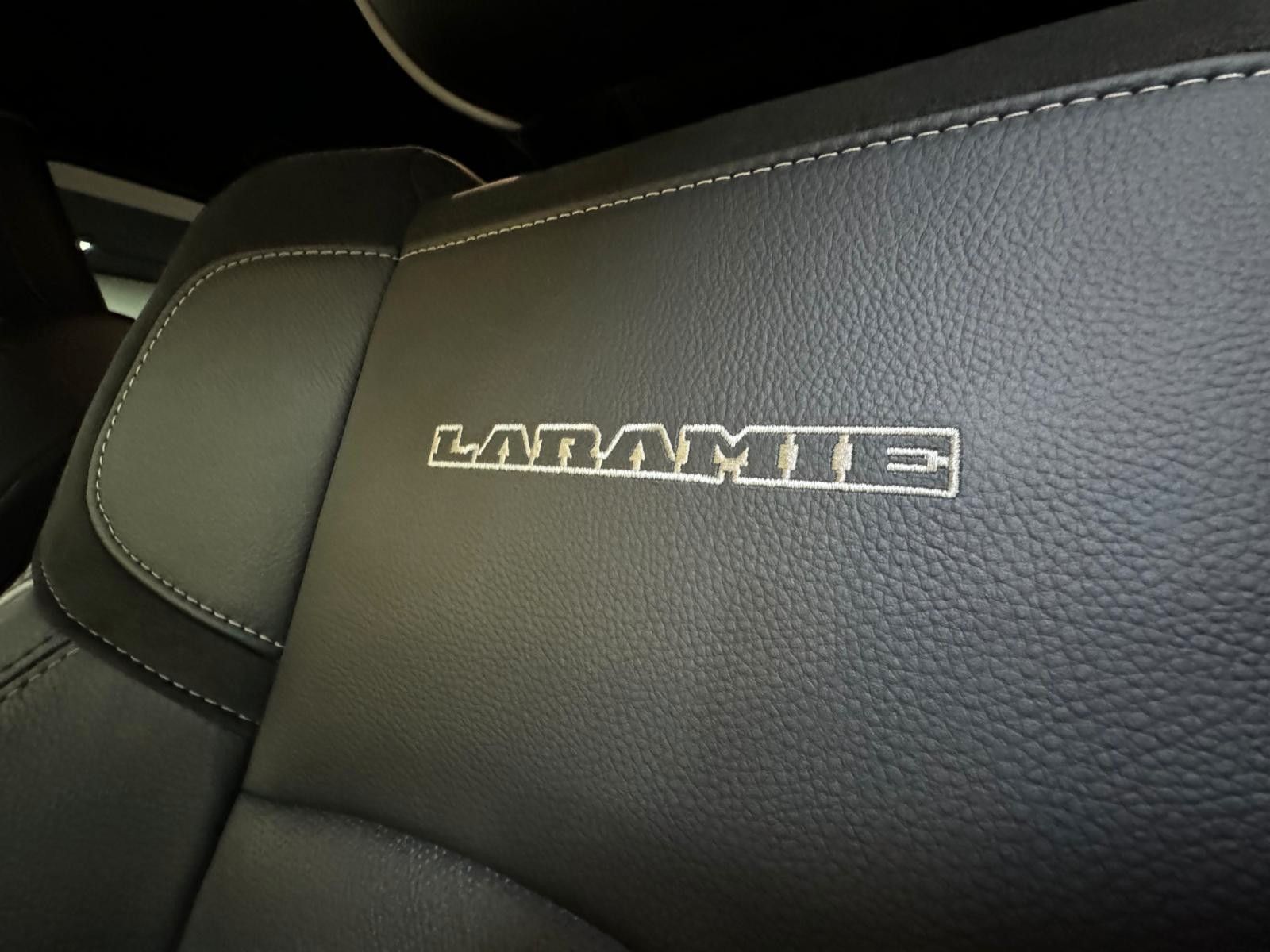 Fahrzeugabbildung Dodge RAM 3500 LARAMIE AEV OFF ROAD 6.4L-V8 37"-LONG