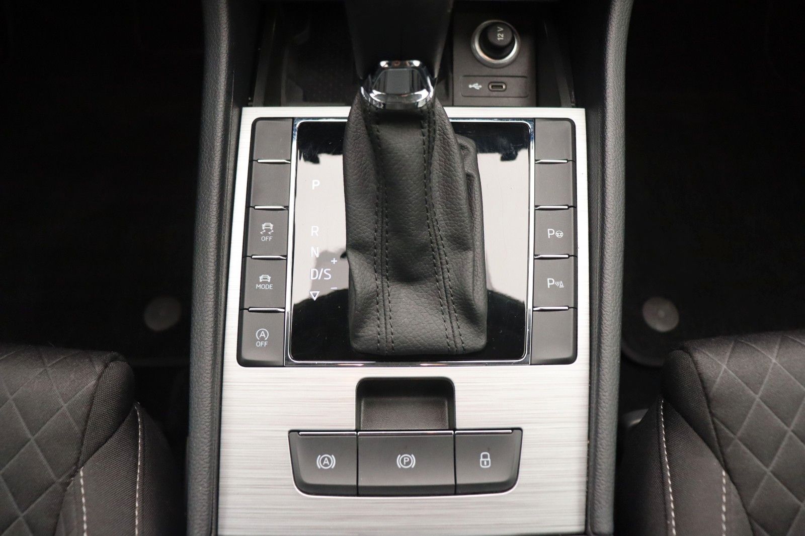 Fahrzeugabbildung SKODA Superb Combi Ambition LED ACC Navi