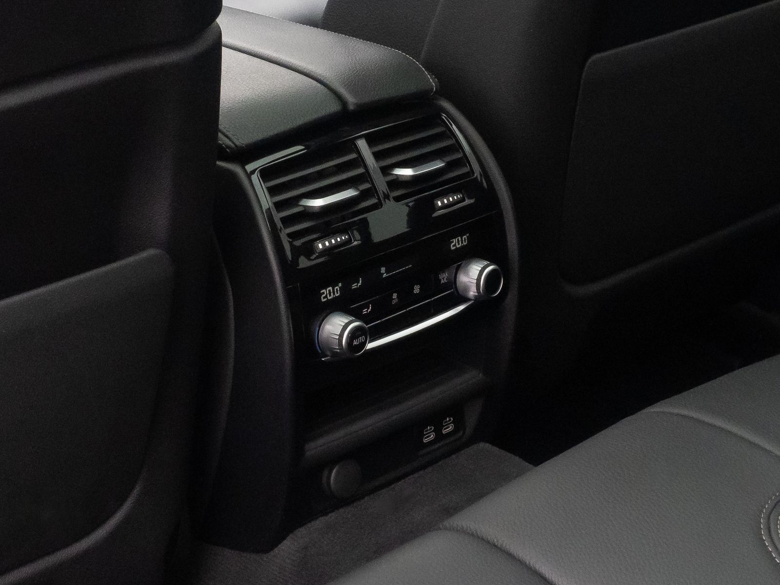 Fahrzeugabbildung BMW 530e Luxury Line Laser HUD HiFi DAB Panorama 18"