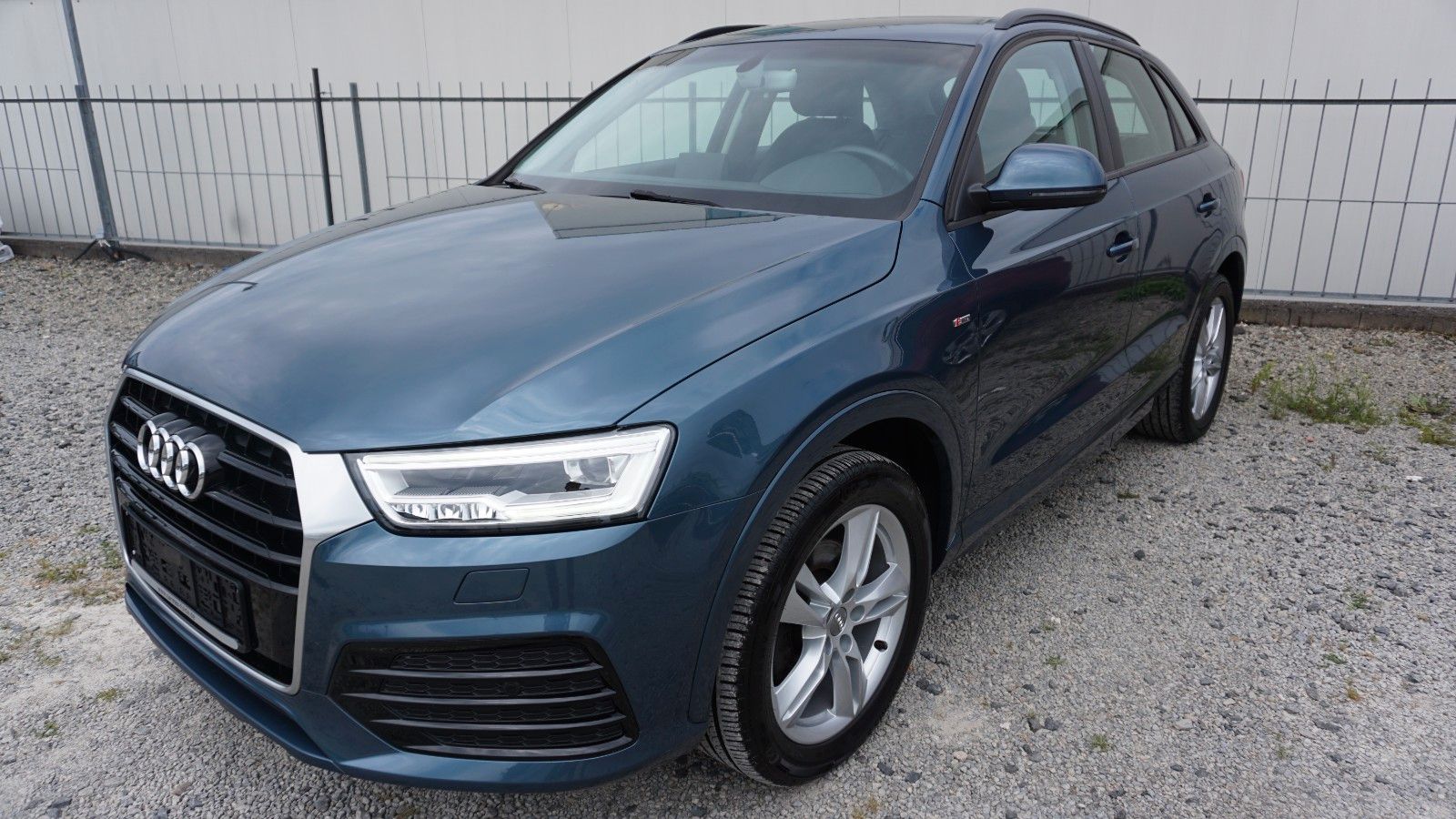 Fahrzeugabbildung Audi Q3 S Line, Navi, LED, AHK, Keyless, Start & Stop