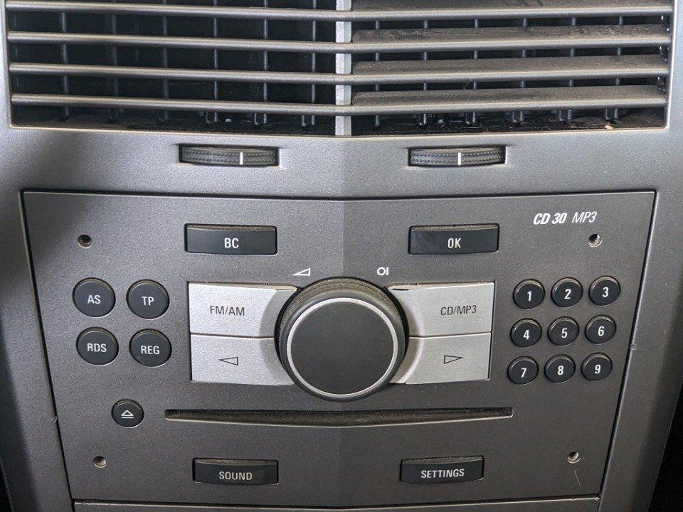 Opel Astra 2006 — photo 12
