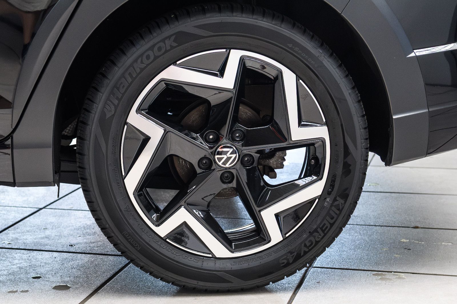 Fahrzeugabbildung Volkswagen Taigo R-Line 1.5 TSI DSG IQ-LED+AHK+KAMERA+ACC