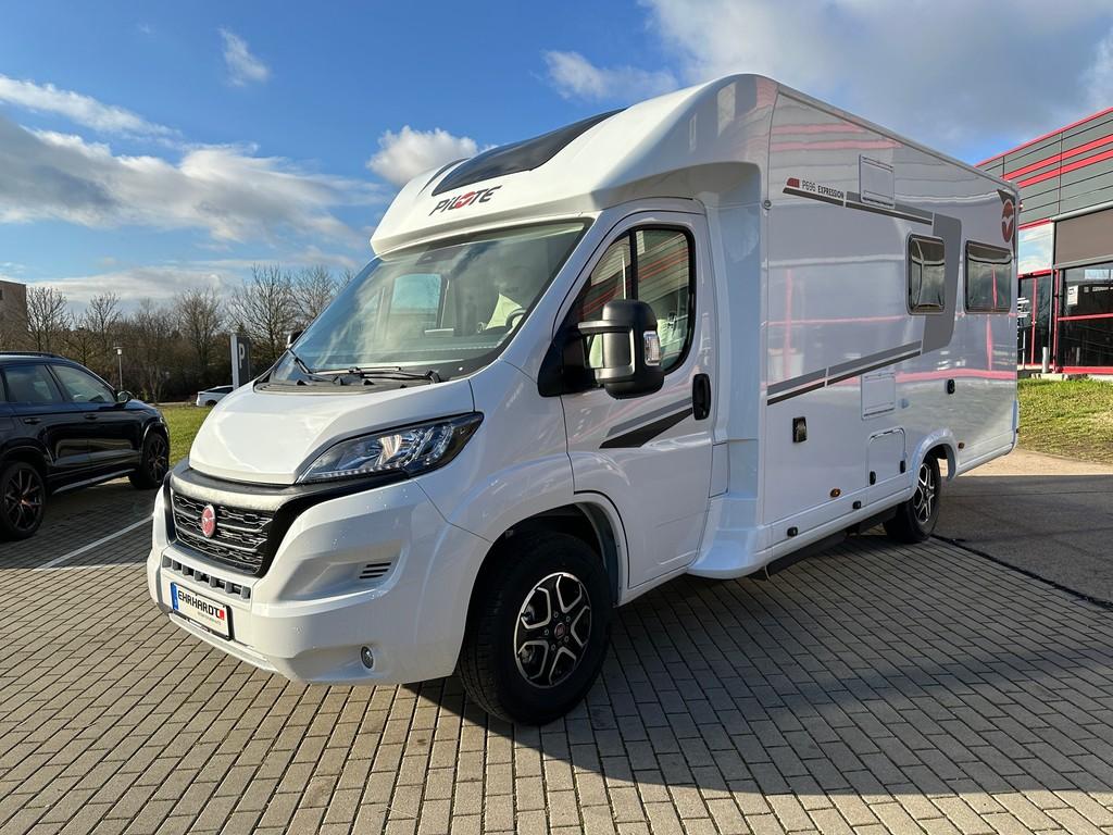 Pilote P696U Expression *RUNDSITZGRUPPE* *VOLL*Sat/Mark