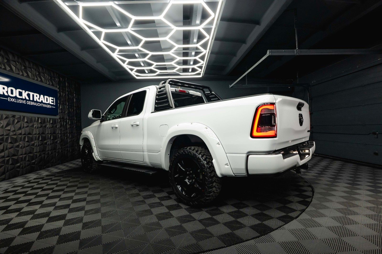 Fahrzeugabbildung Dodge RAM 5.7 V8 HEMI 4x4 OFFROAD LONGBED Limited 19%