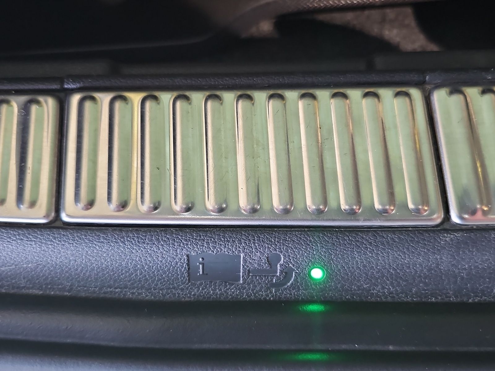 Fahrzeugabbildung SKODA Superb Combi Sportline 2.0 TSI DSG AHZV DCC ACC