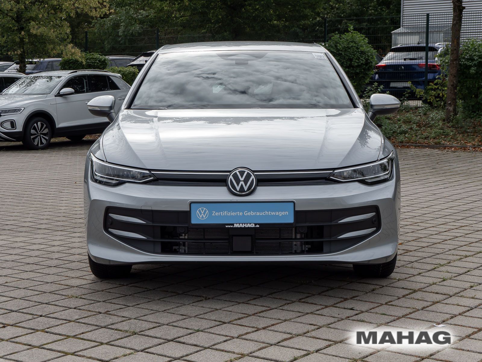 Volkswagen Golf VIII Life 1.5 eTSI LED Navi ParkPilot RearV foto 4