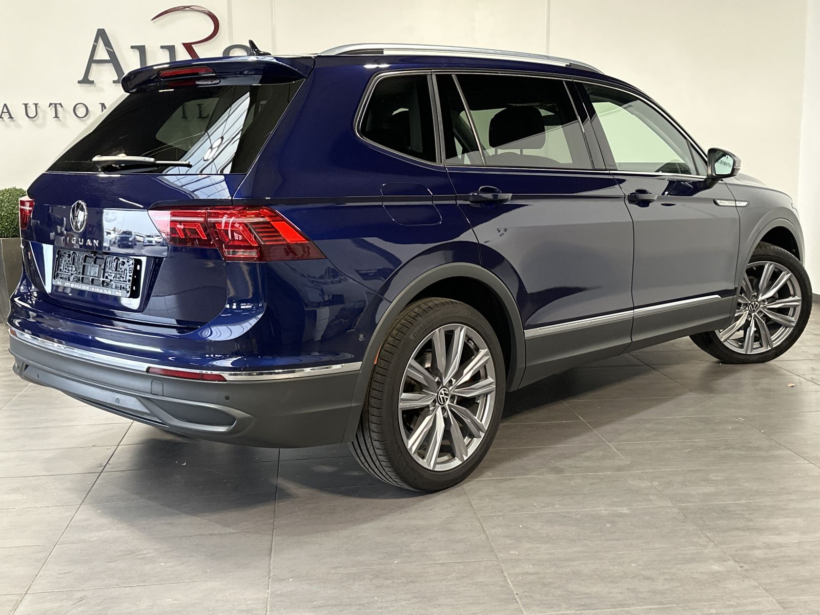 Fahrzeugabbildung Volkswagen Tiguan Allspace Life NAV+IQ-LIGHT+PANO+20ZO+AHK