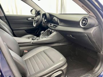 Alfa-Romeo Giulia - 9