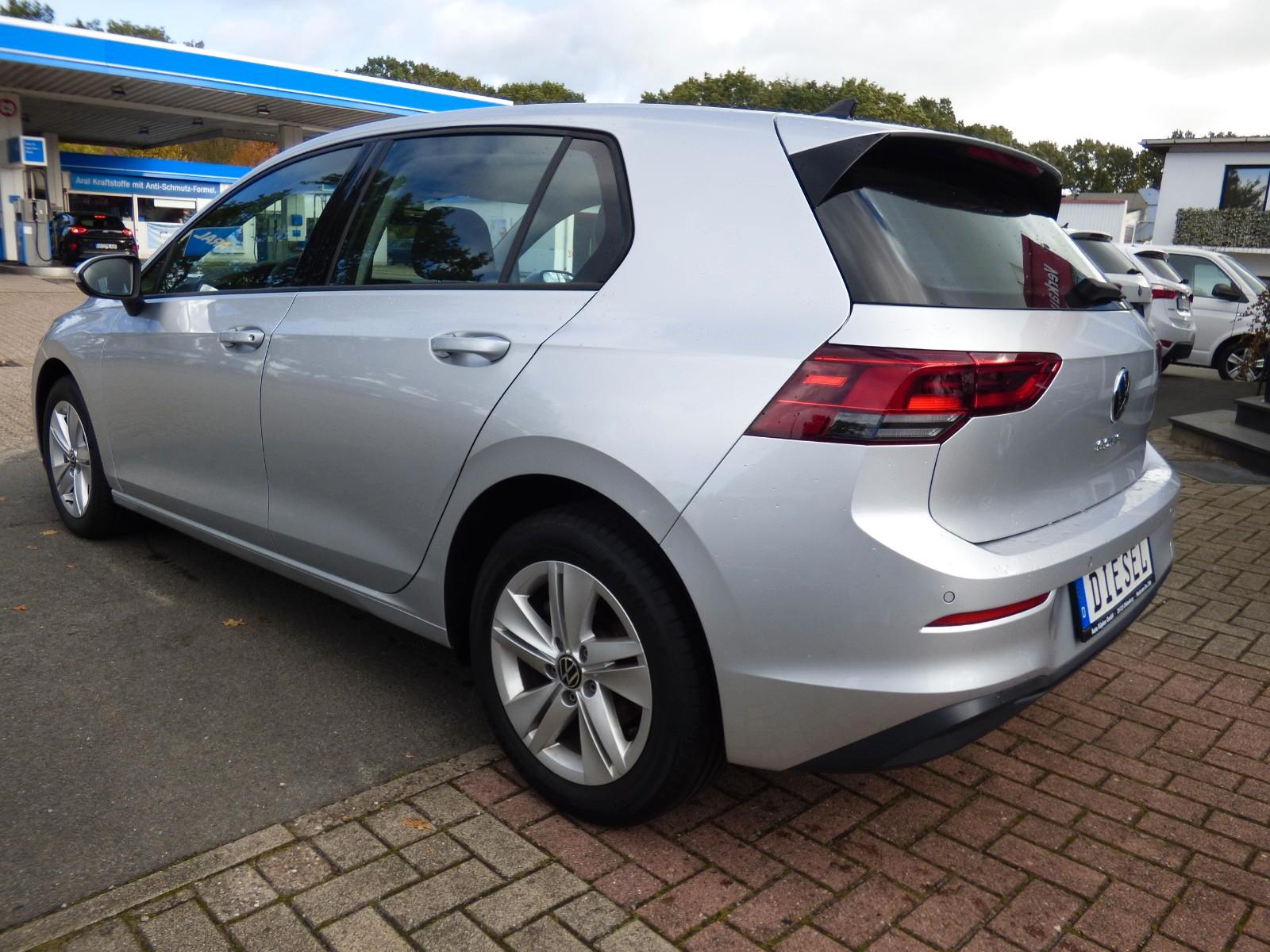 Volkswagen Golf VIII Life 2.0 TDI PDC SHZ Dig. Cockpit ACC