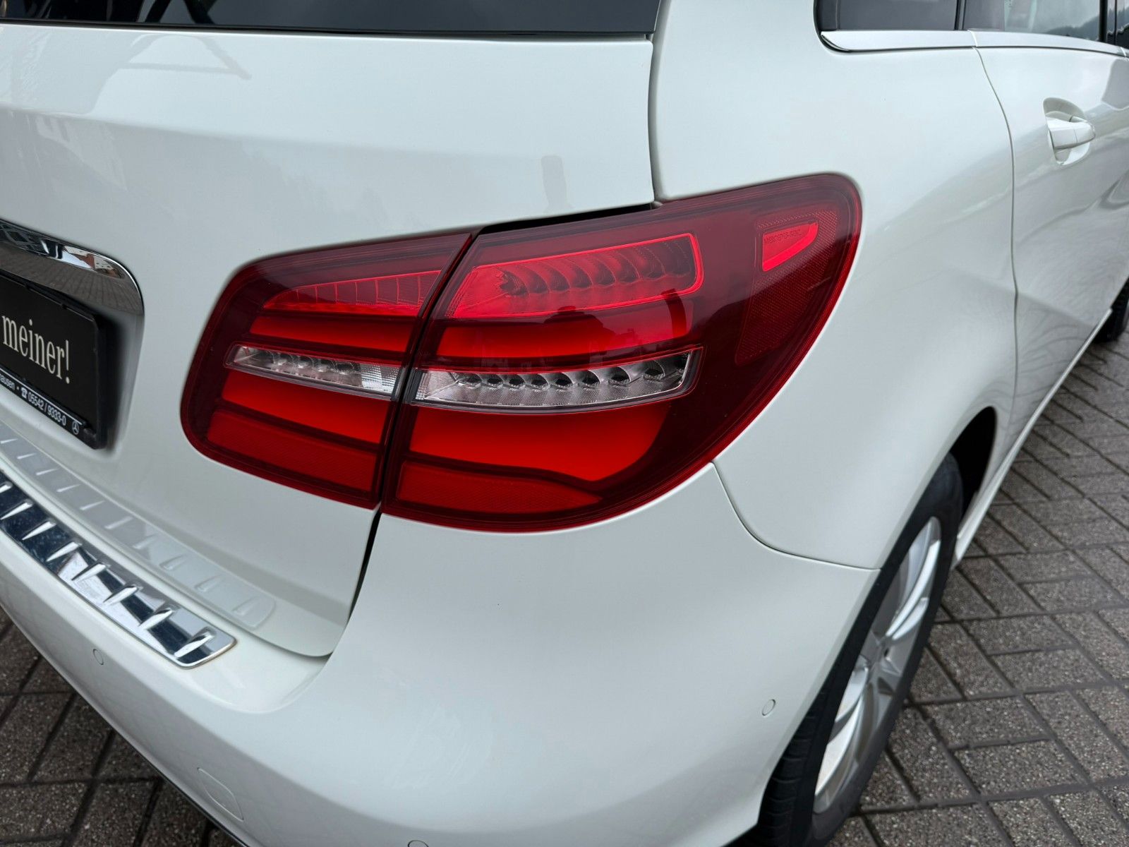 Fahrzeugabbildung Mercedes-Benz B 180 Style LED+FERNL.ASSIST+SPIEGEL PAKET+KAMER