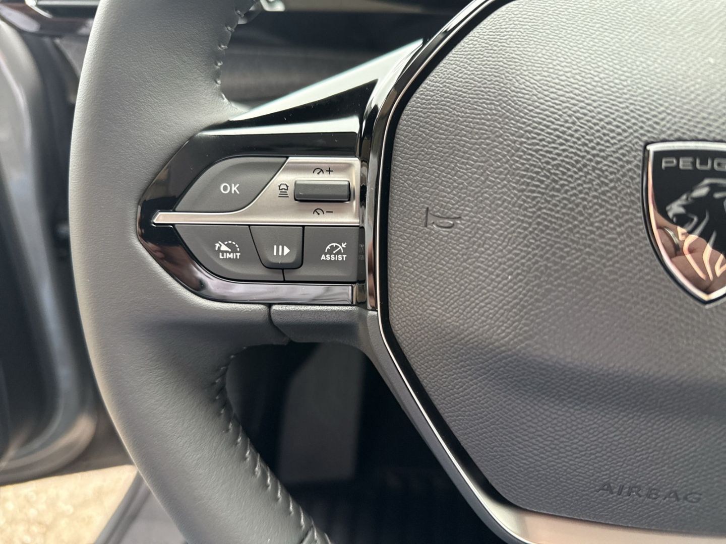 Fahrzeugabbildung Peugeot 308 SW Allure 1.5 BlueHDi 130 LED ACC 2-Zonen-Kl