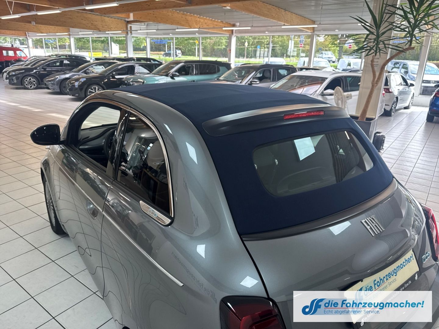 Fahrzeugabbildung Fiat 500 e CABRIO Sitzhzg CarPlay Kamera Klimaautom F