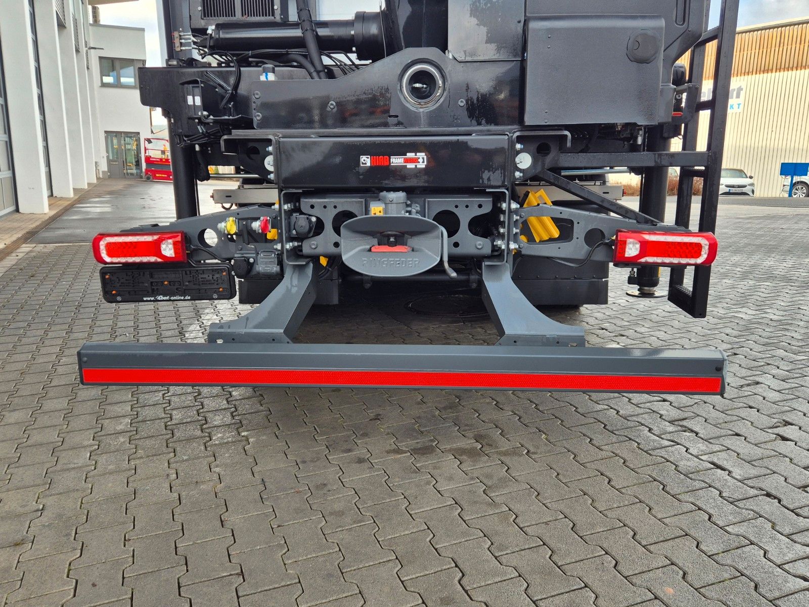 Fahrzeugabbildung Mercedes-Benz Actros 2545 L 6x2 Hiab L-HIPRO 235 DLS-3