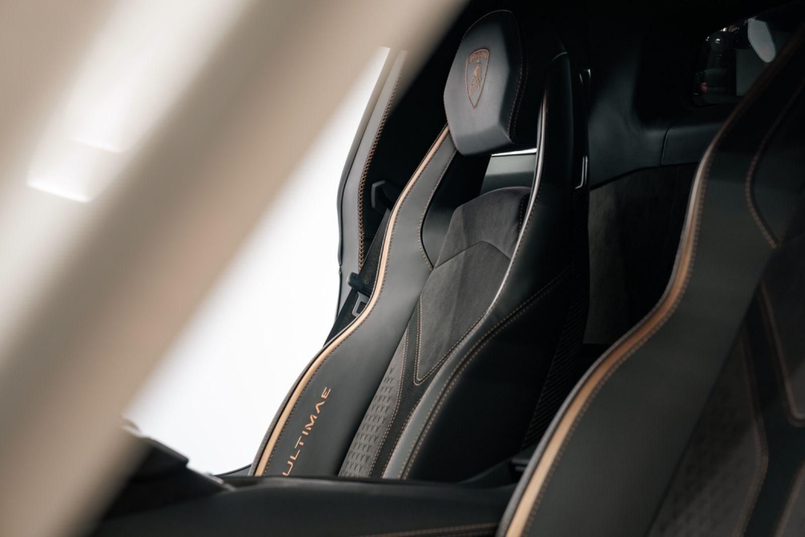 Fahrzeugabbildung Lamborghini Aventador Ultimae/KAMERA/CARBON/GARANTIE 05/27