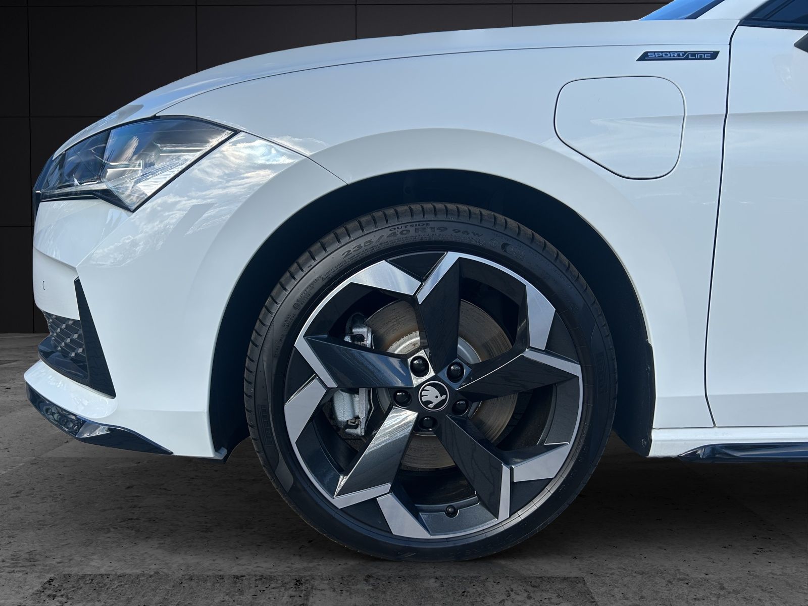 Fahrzeugabbildung SKODA Superb Combi 1.5 TSI iV Sportline DSG AHZV PANO