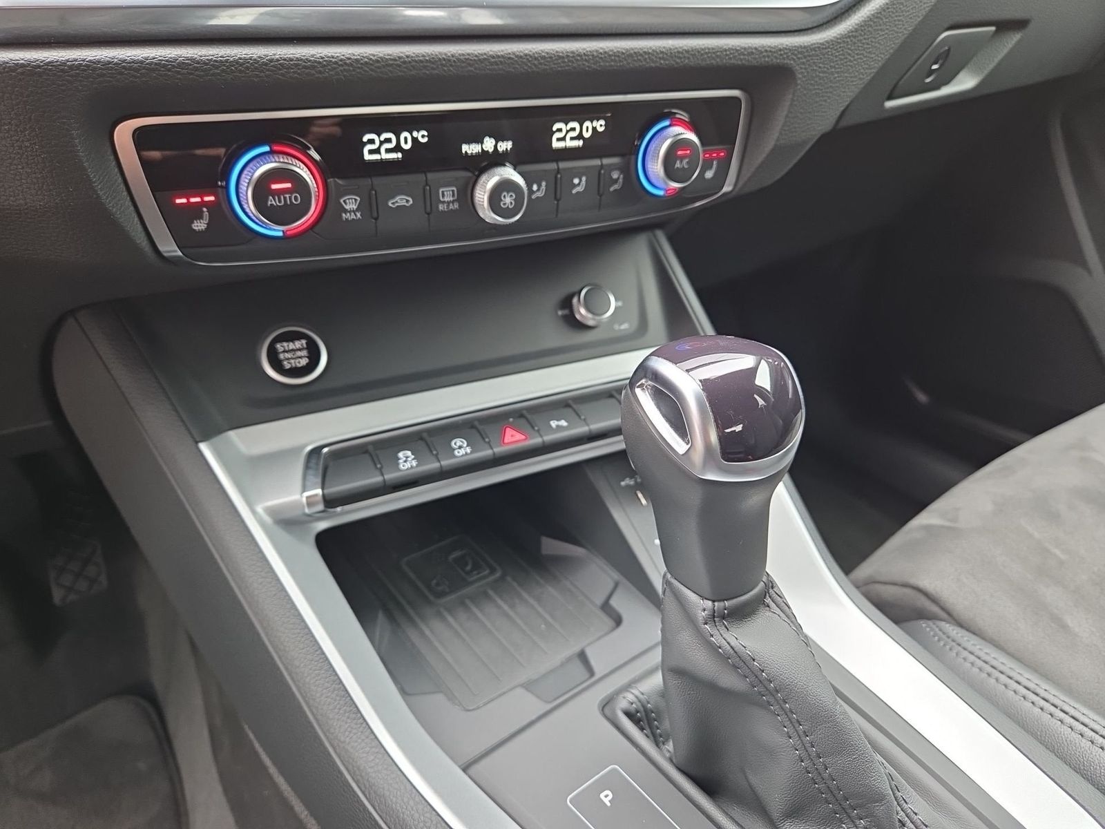 Audi Q3 S-LINE 35TFSI S-TRONIC AHK+ACC+KEYLESS+NAVI+A foto 16
