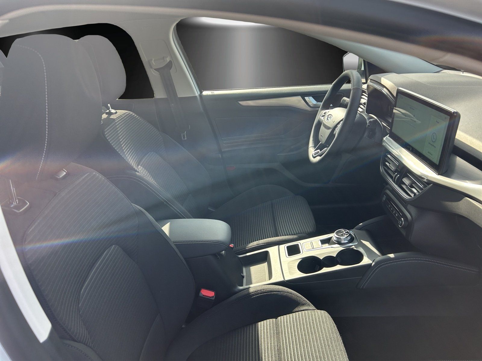 Fahrzeugabbildung Ford Focus Turnier 1,5 DSL Ecoblue  Titanium x Autom.